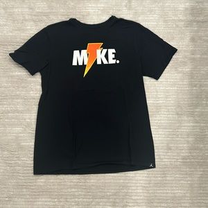 Michael Jordan- MIKE Gatorade
Bolt T Shirt- Black